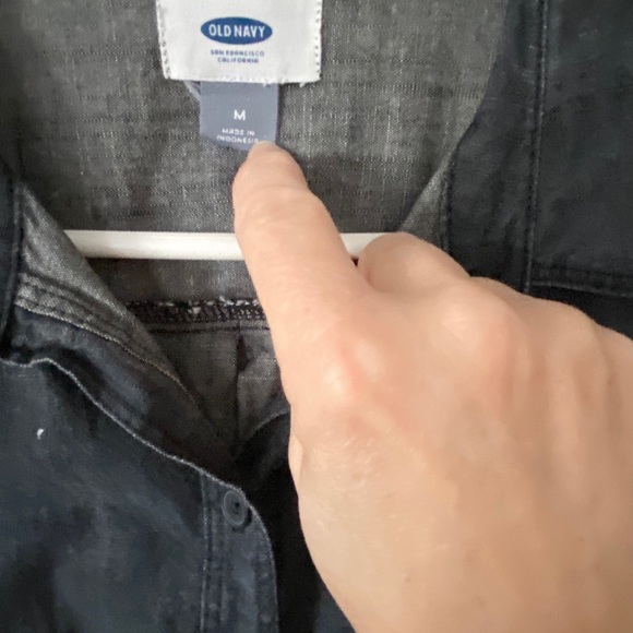 👕 - TWO Old Navy Button Up Shirts - Picture 2 of 7